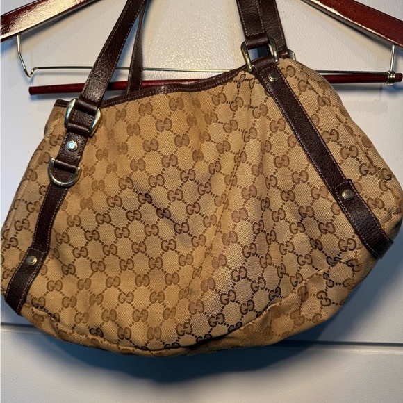 Gucci Brown Shoulder Bag with Iconic GG Monogram - Picture 6 of 8